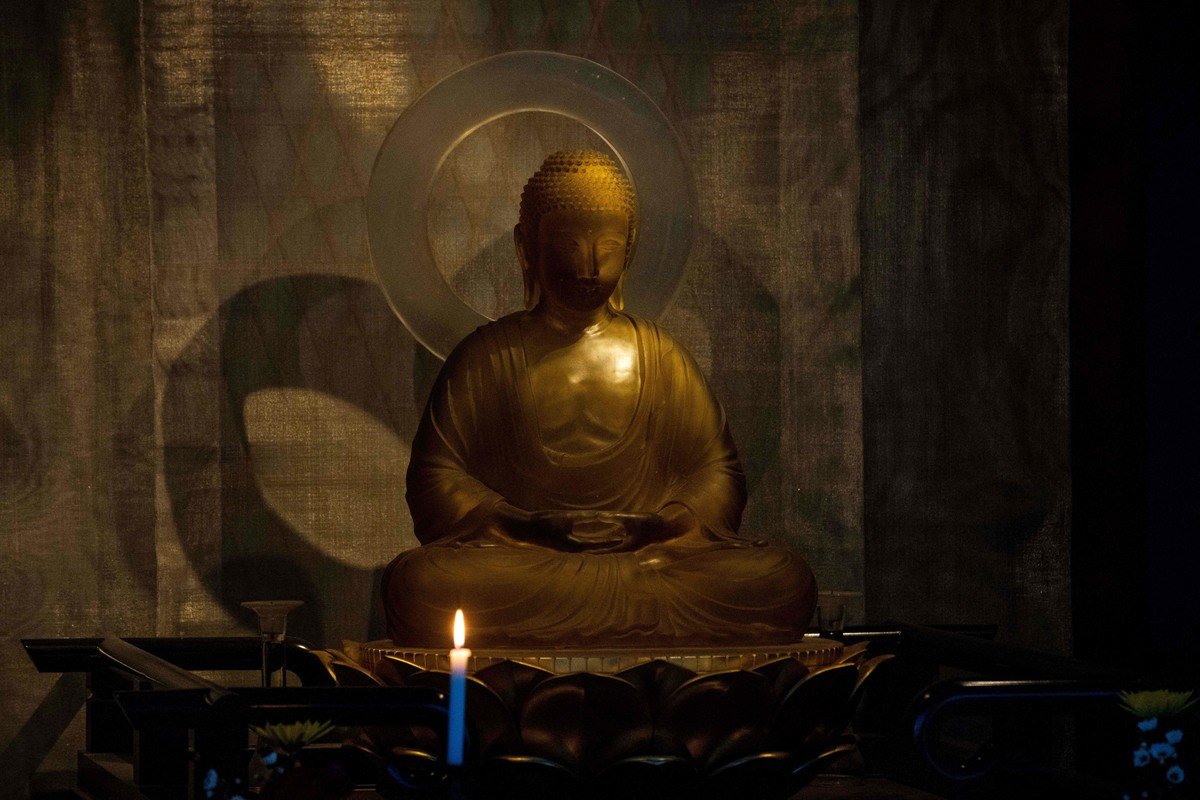 В Азии отпраздновали День рождения Будды
