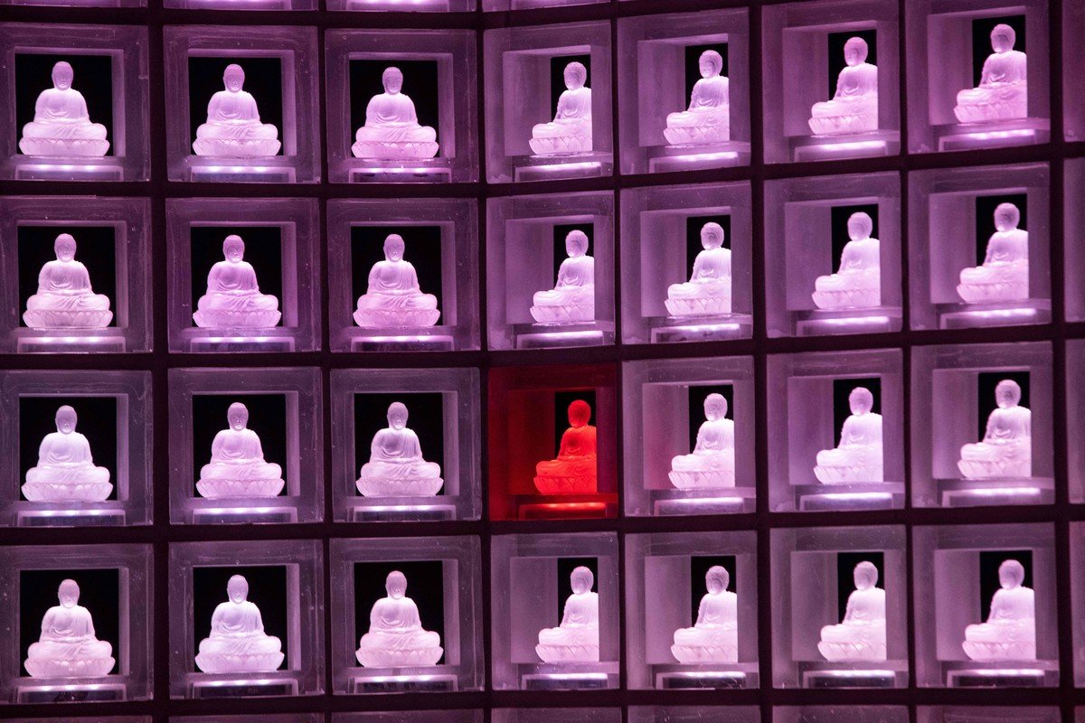 В Азии отпраздновали День рождения Будды