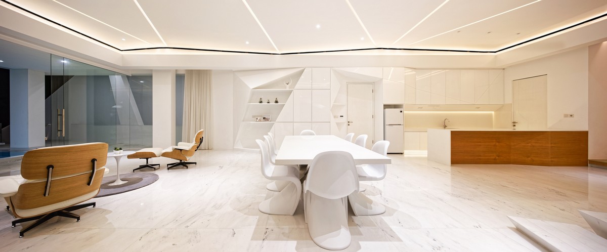 Белоснежная резиденция с эксцентричным дизайном в Индонезии Белоснежная резиденция с эксцентричным дизайном в Индонезии Картинки и фото