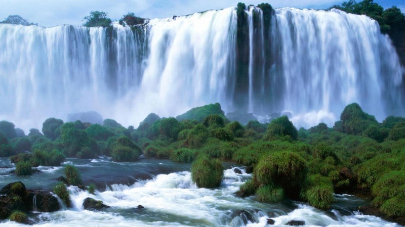 Эффектные рукотворные водопады мира, поражающие своим размахом