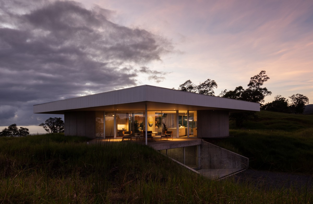 Экологичный дом с треугольным атриумом на острове Гавайи