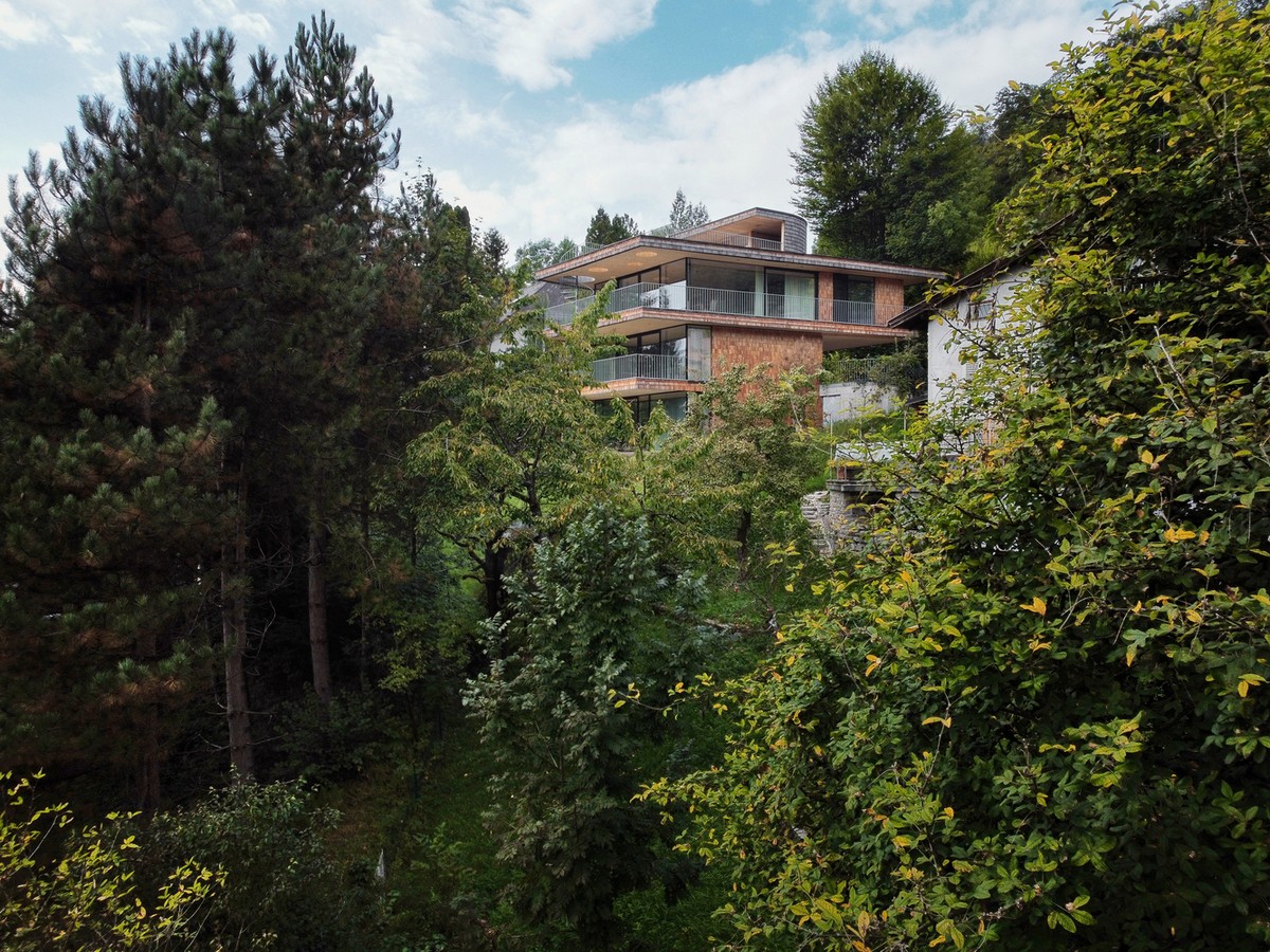Современный дом над деревьями в Австрии также, уровень, пространство, уровне, выполнены, верхний, двора, переднего, создает, имеет, находится, ванной, комнатой, стальные, этаже, House, Above, Trees, которая, который