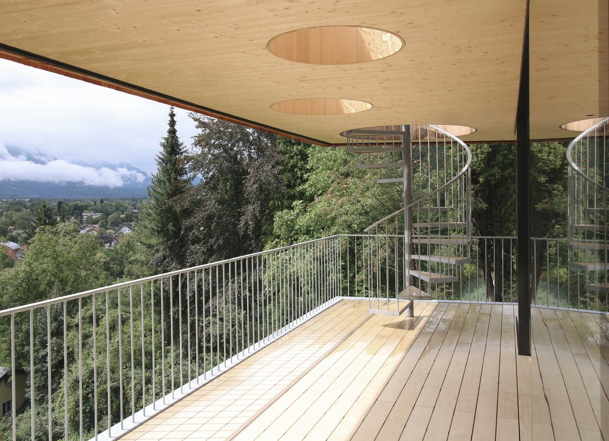 Современный дом над деревьями в Австрии также, уровень, пространство, уровне, выполнены, верхний, двора, переднего, создает, имеет, находится, ванной, комнатой, стальные, этаже, House, Above, Trees, которая, который