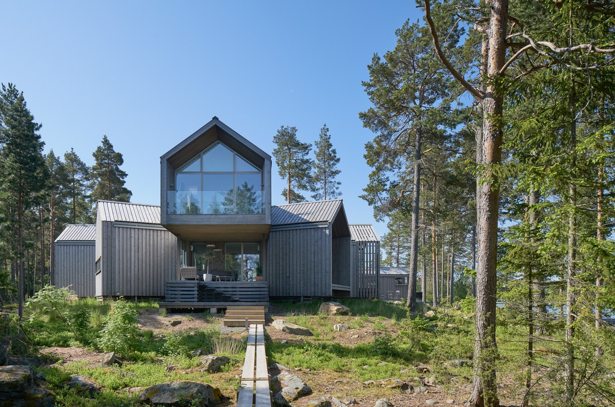 Лесной семейный дом на берегу озера в Швеции Картинки и фото