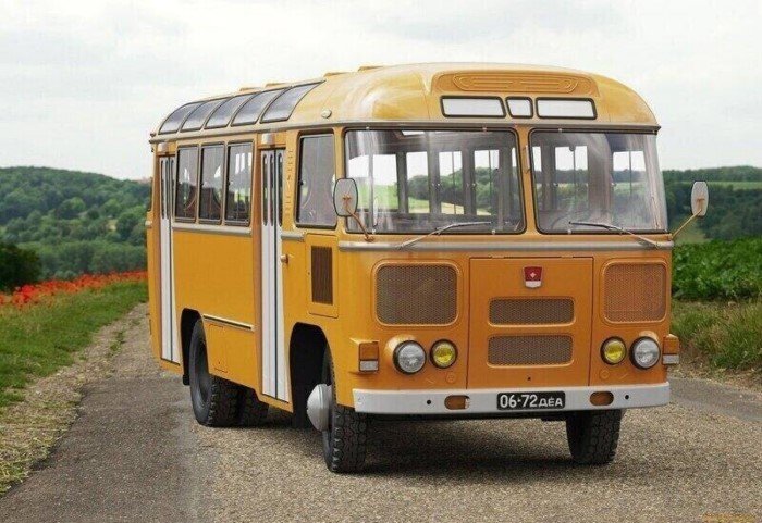 Почему советские автобусы красили в жёлтый цвет