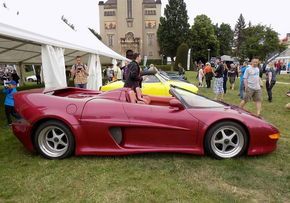 Редкий Innotech Mysterro – среднемоторный чешский Corvette