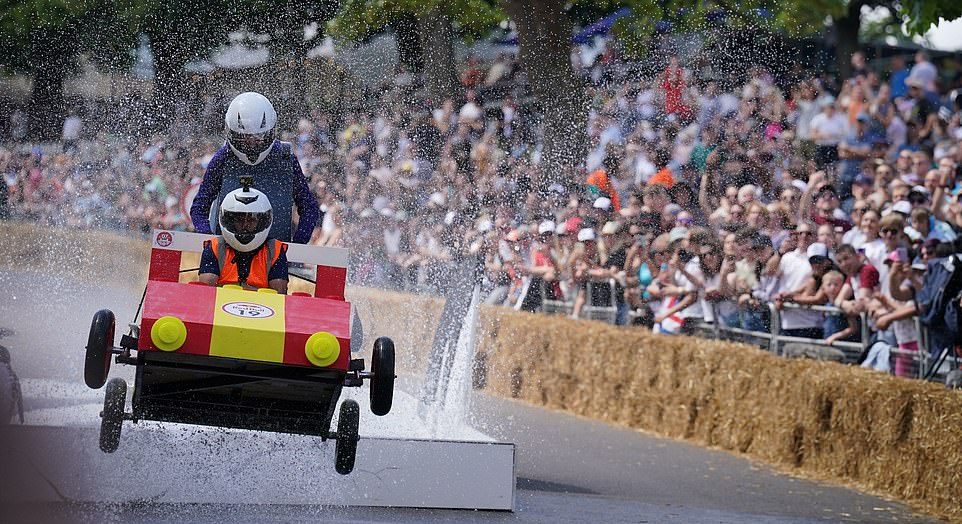 Причудливые машинки на гонке Red Bull Soapbox в Лондоне