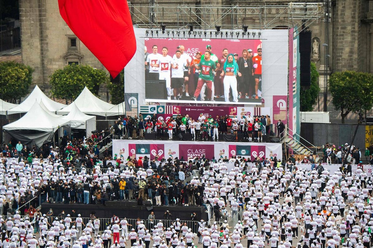 В Мехико 14 299 боксеров приняли участие в массовом уроке на площади