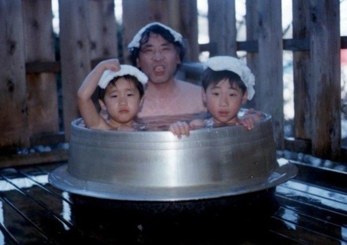 Почему в Японии отцы принимают ванну вместе со взрослыми дочерьми