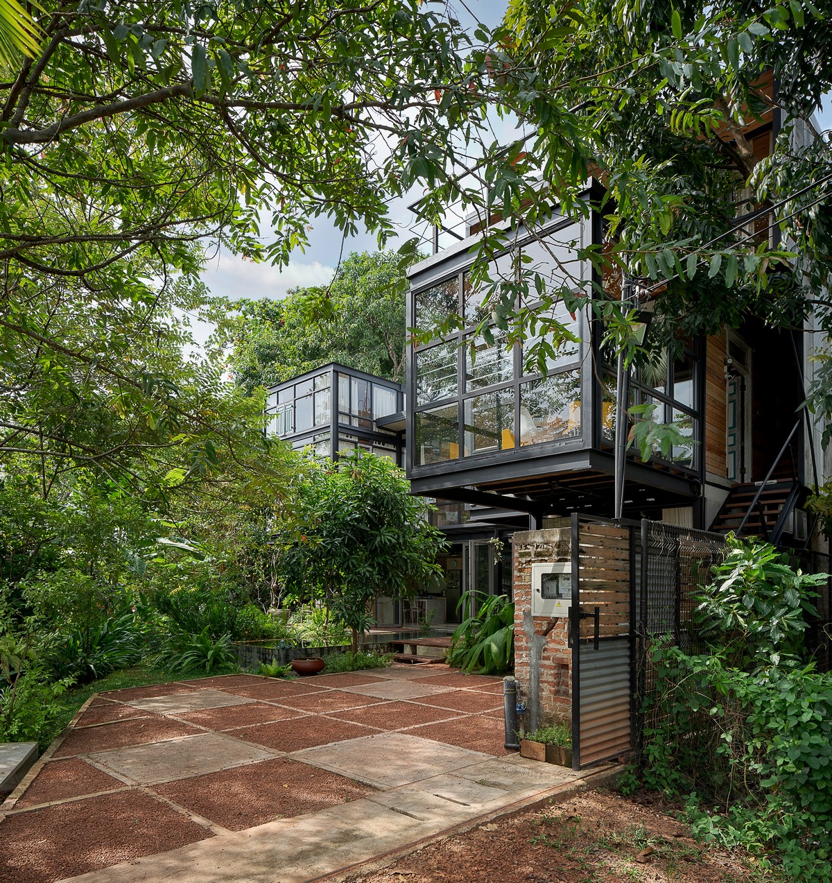 Дом и студия для архитектора и его семьи в Шри-Ланке