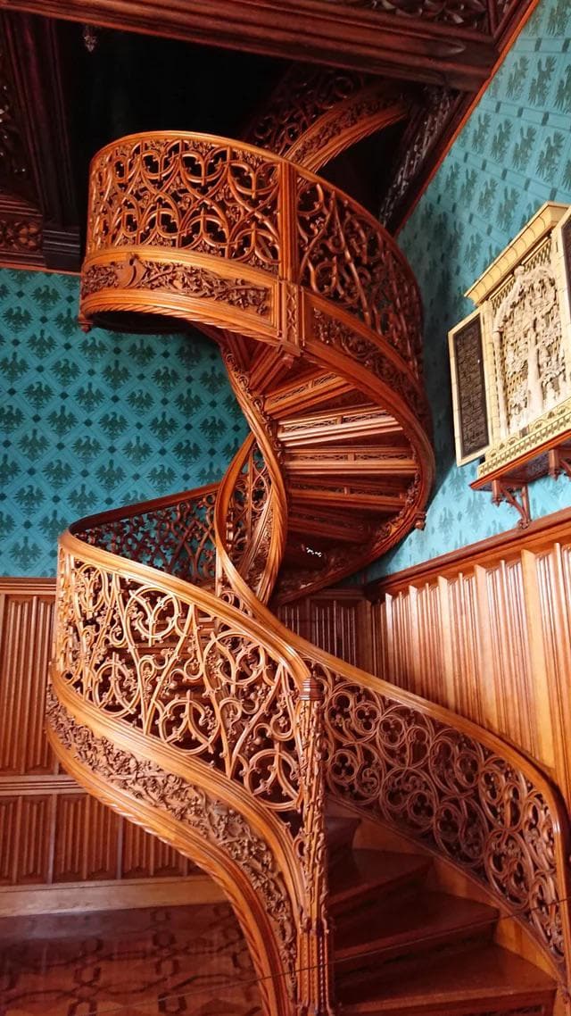 Головокружительная красота винтовых лестниц на снимках