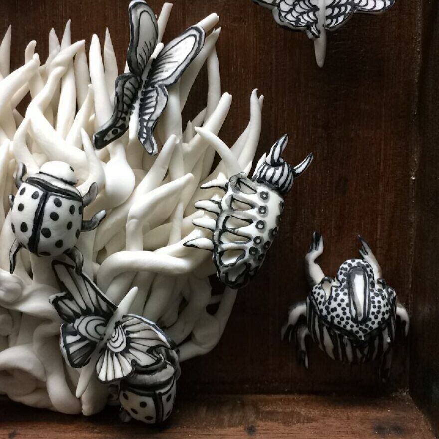 Художница мастерит креативные бумажные скульптуры из керамики