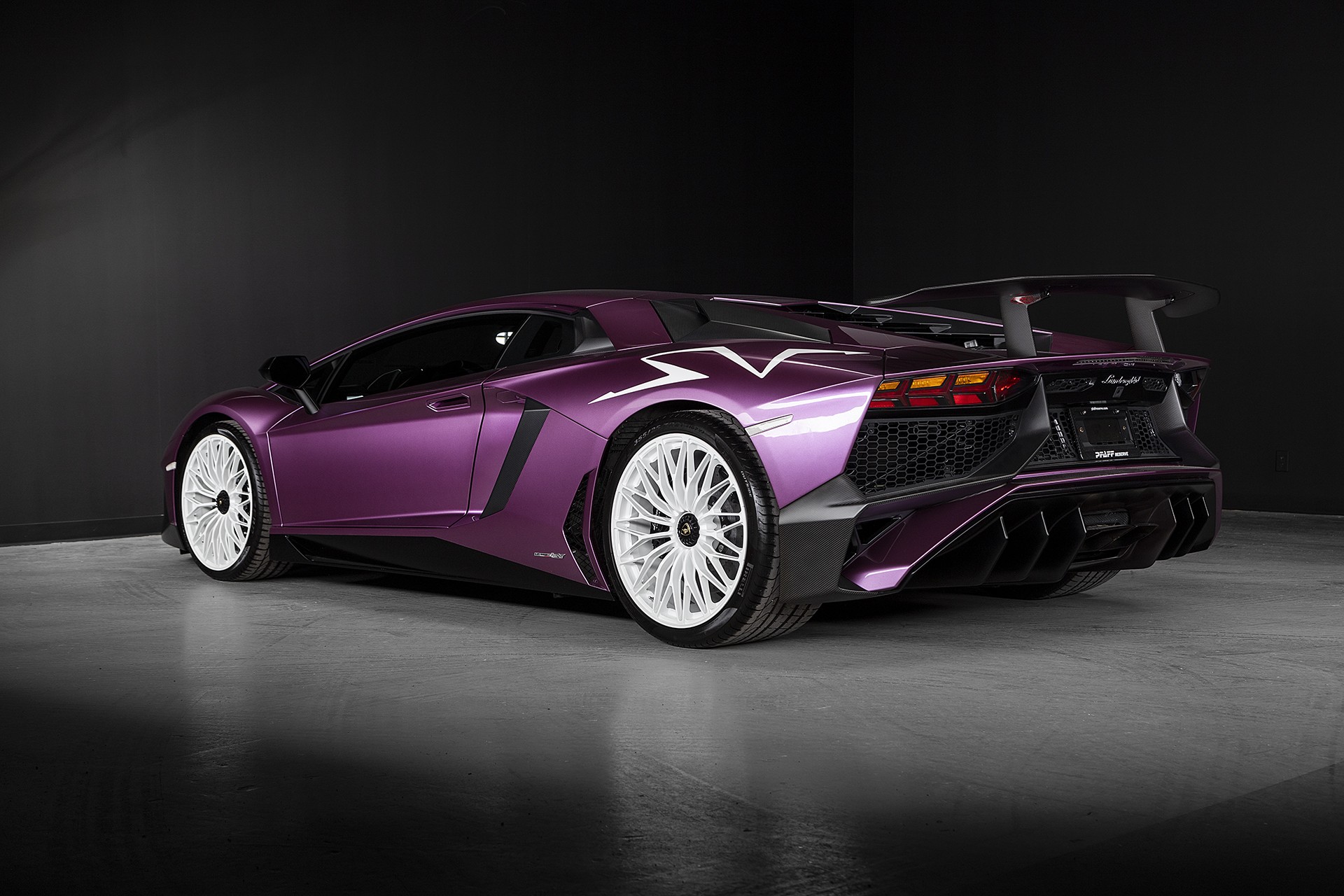 Великолепный Lamborghini Aventador SV в цвете Viola