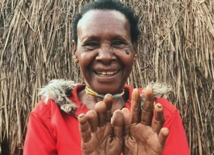Для чего женщинам из племени Дани отрубают почти все пальцы