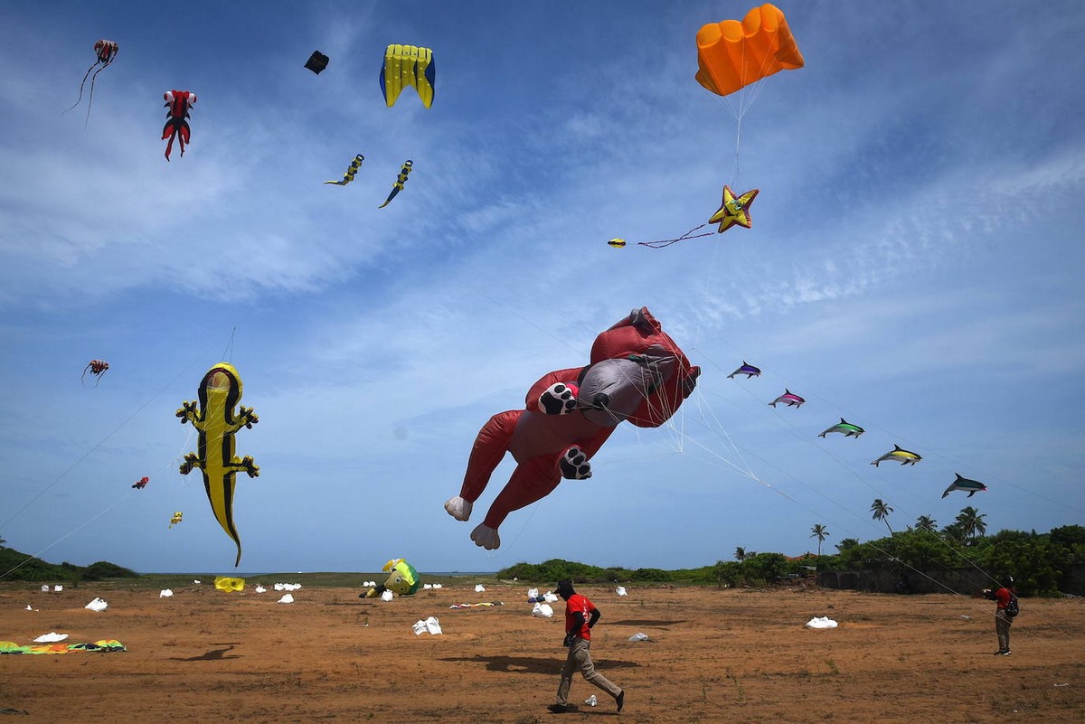 Международный фестиваль воздушных змеев в Индии на снимках
