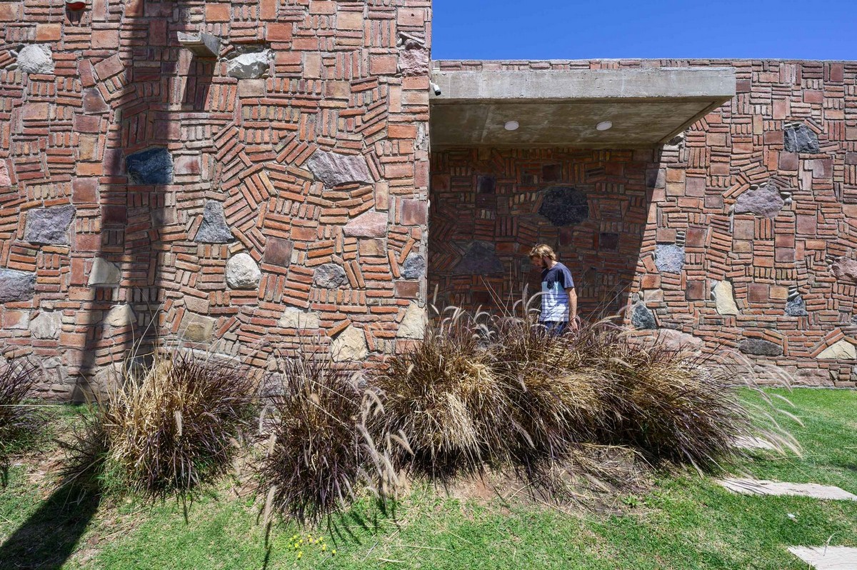 Пригородный дом для пожилой пары в Аргентине
