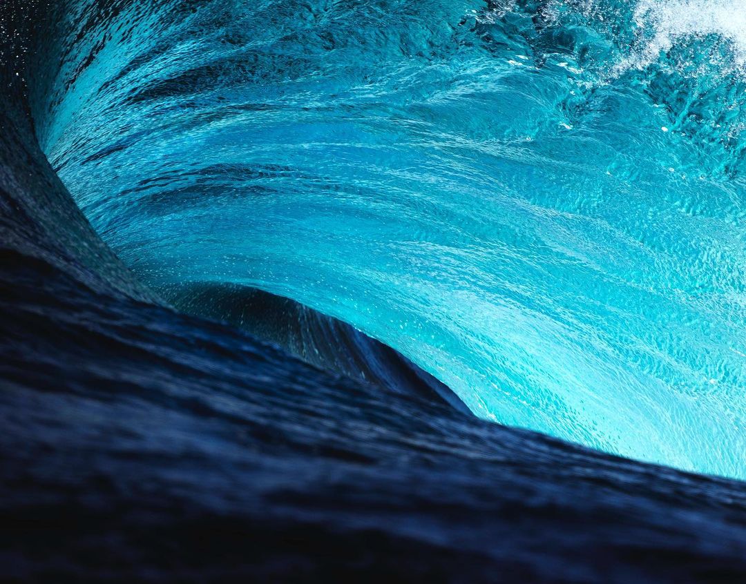 Рен Макганн делает впечатляющие снимки бушующих волн