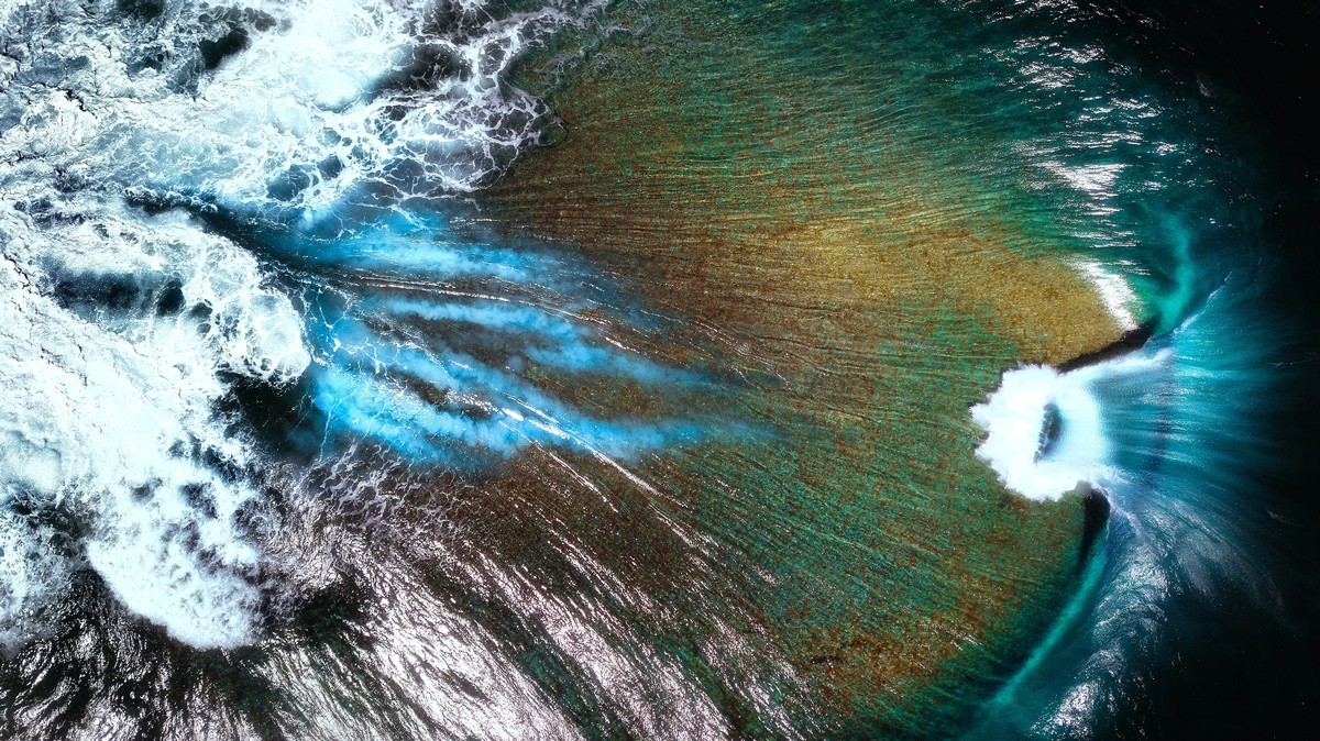 Рен Макганн делает впечатляющие снимки бушующих волн