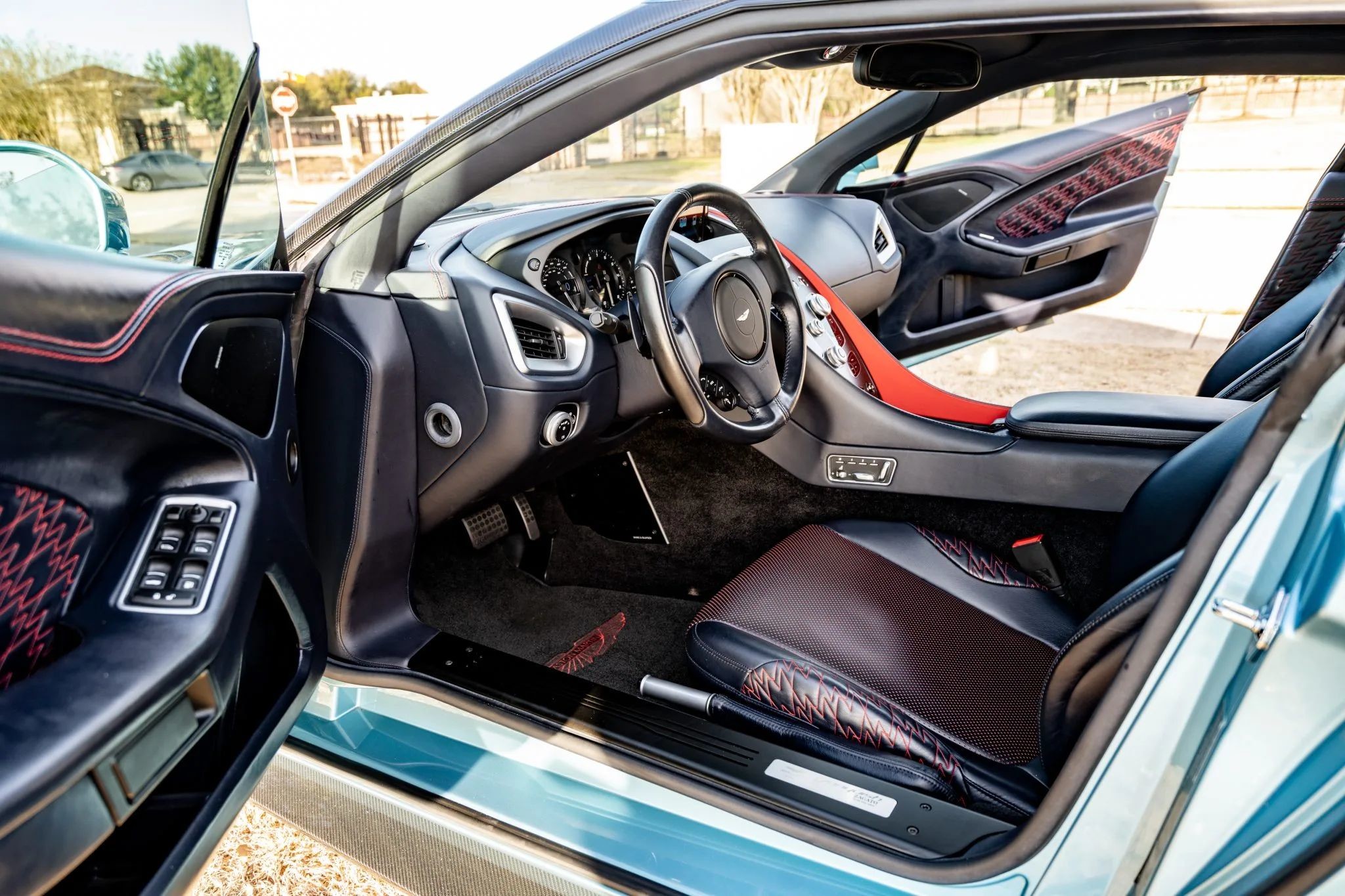 Произведение автомобильного искусства — Aston Martin Vanquish Zagato Coupe