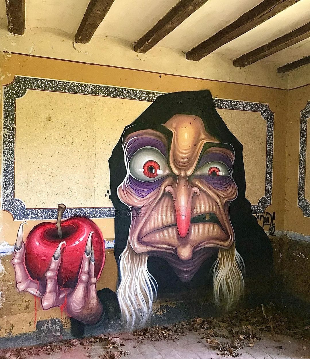 Художник из Барселоны рисует известных персонажей на стенах заброшенных домов
