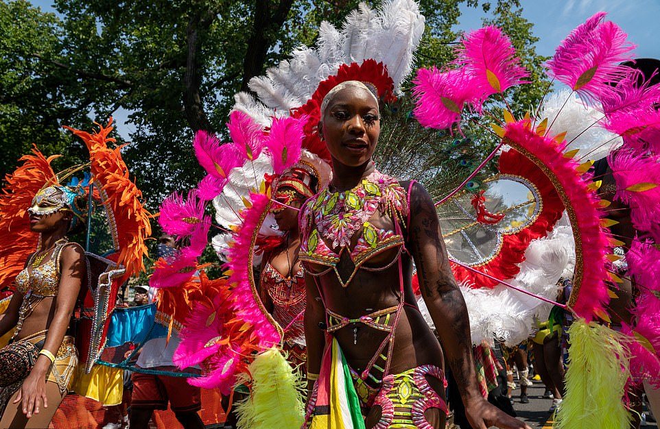 Ежегодный яркий парад JOuvert в Нью-Йорке