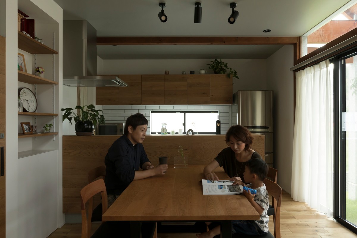 Резиденция с пространством под навесом в Японии