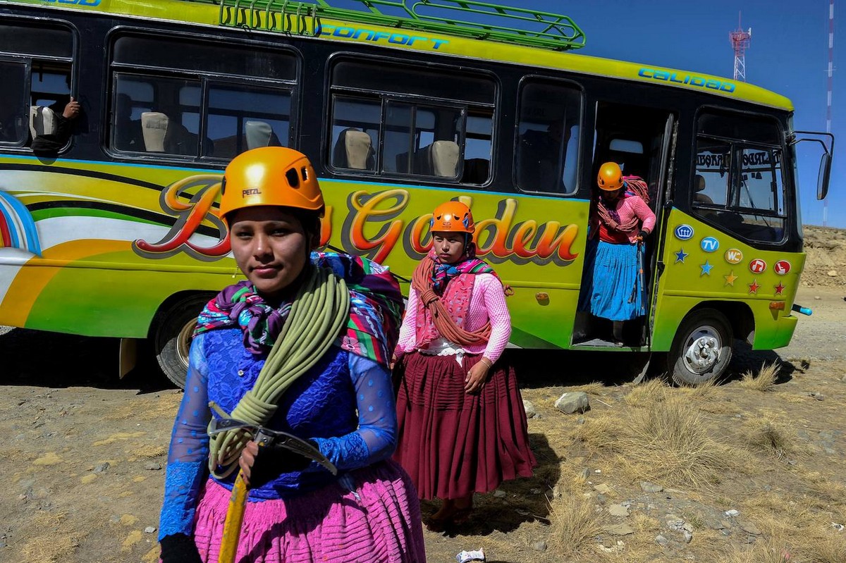 Женщины сыграли в футбол на высоте 6000 метров в Боливии