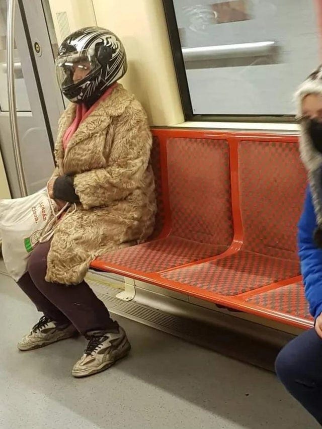 Снимки эксцентричных пассажиров из метро разных стран