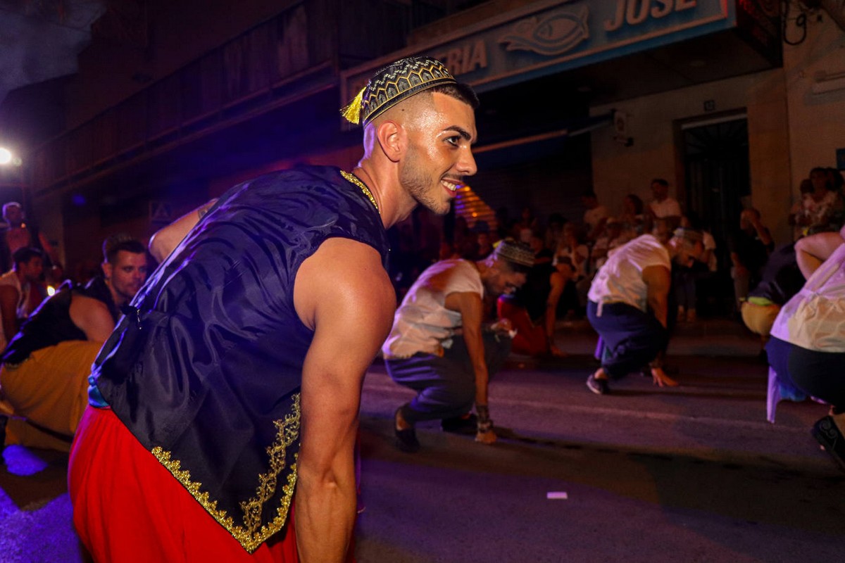 Красочный карнавал в Кабесо-де-Торрес