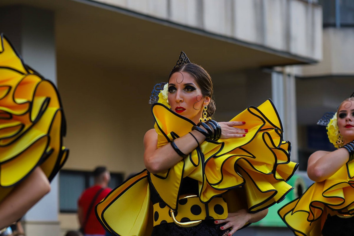 Красочный карнавал в Кабесо-де-Торрес