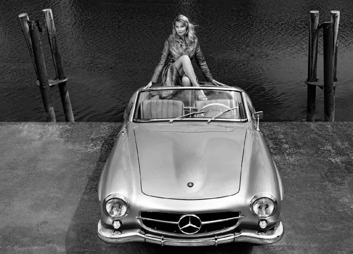 Элегантный, модный и спортивный двухместный Mercedes-Benz 190SL прошлого столетия
