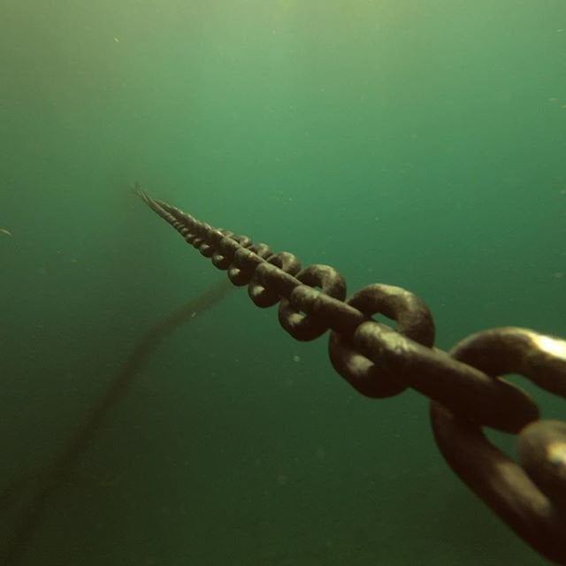Снимки пугающих глубоких вод и объектов на дне морском