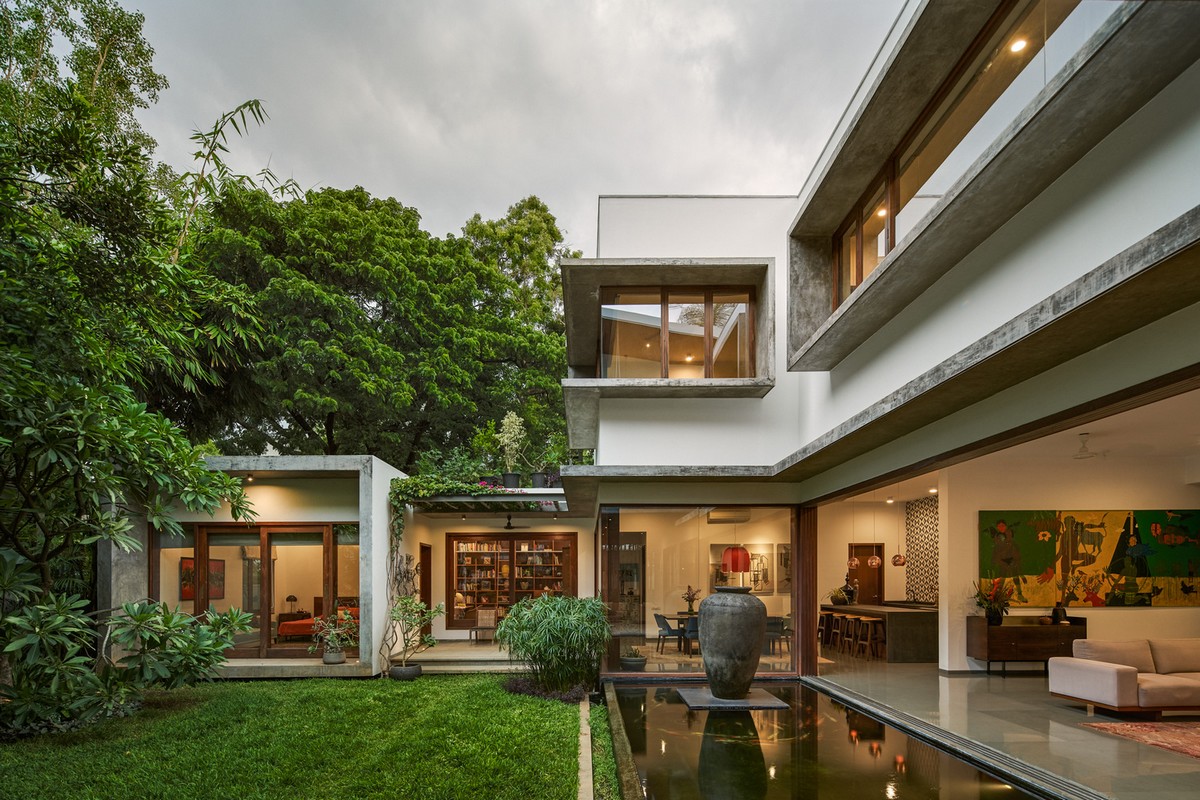 Дом в стиле тропического модернизма в Индии