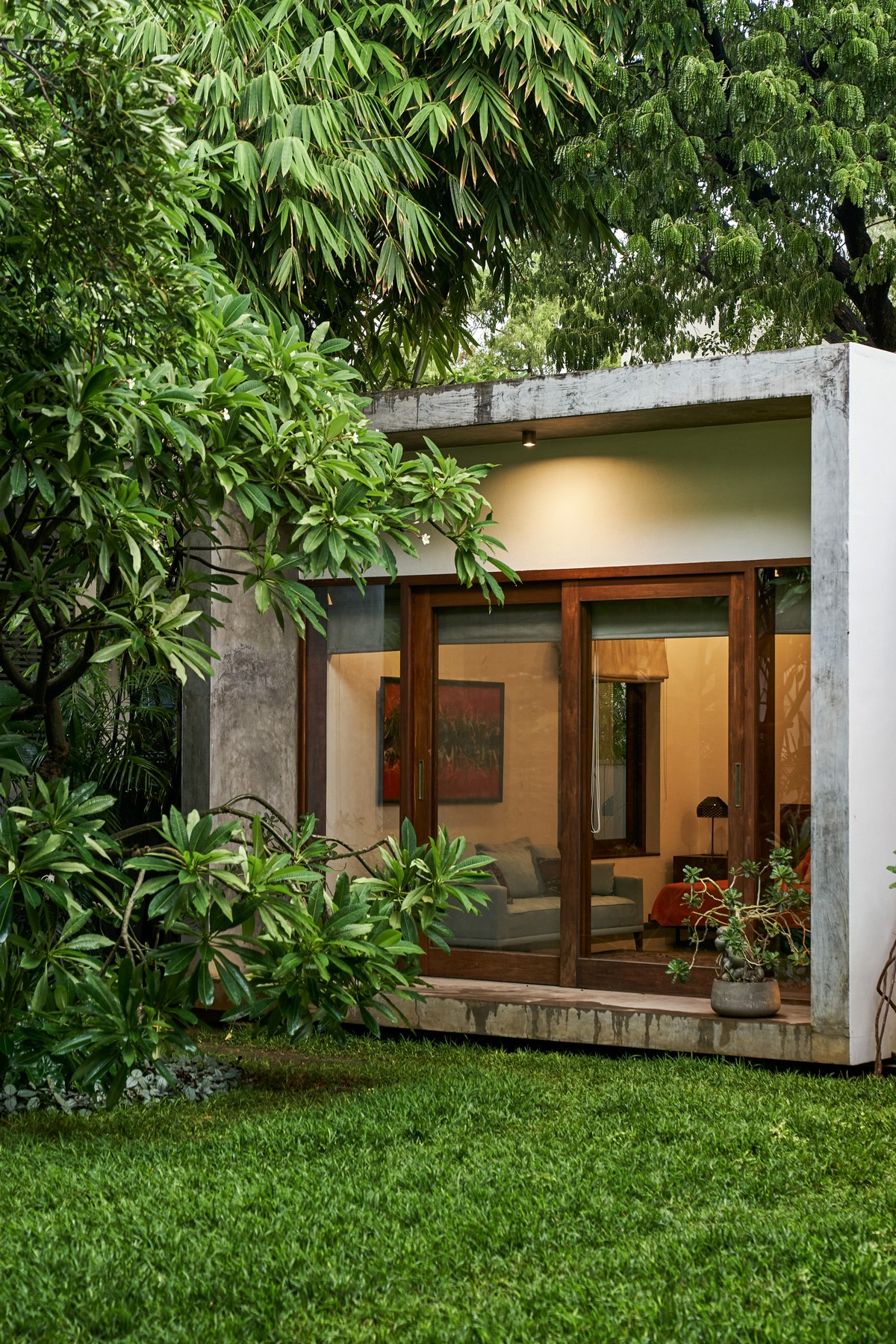 Дом в стиле тропического модернизма в Индии