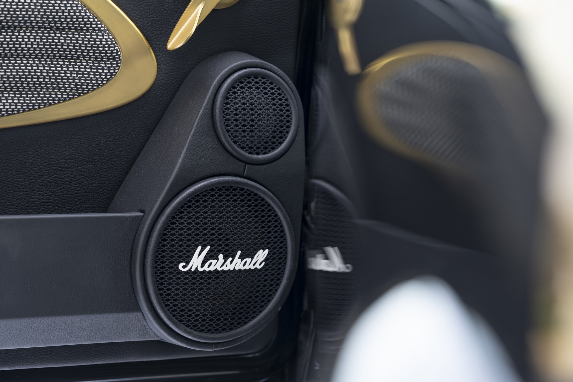 Mini Remastered Marshall Edition с усилителем для электрогитары в багажнике