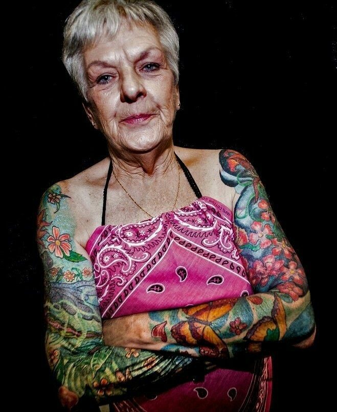 Представники старшого покоління з великою кількістю татуювань