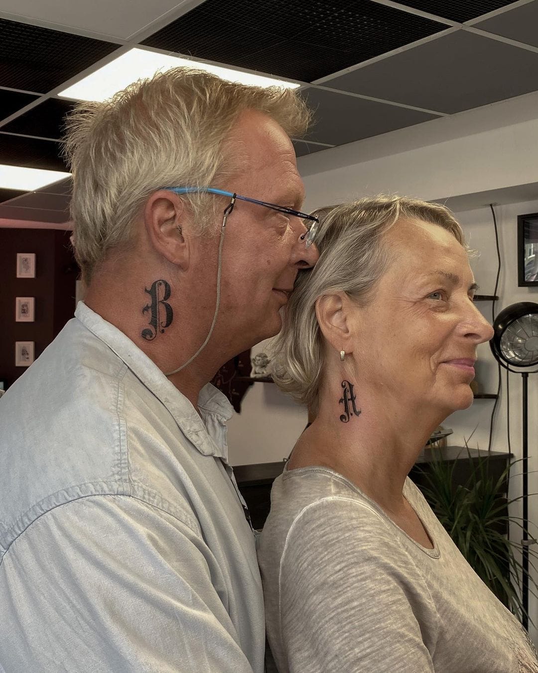 Представники старшого покоління з великою кількістю татуювань