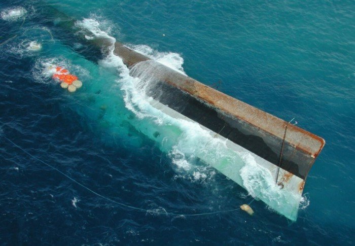 Зачем корабли, танки и вагоны метро отправляют на дно океана