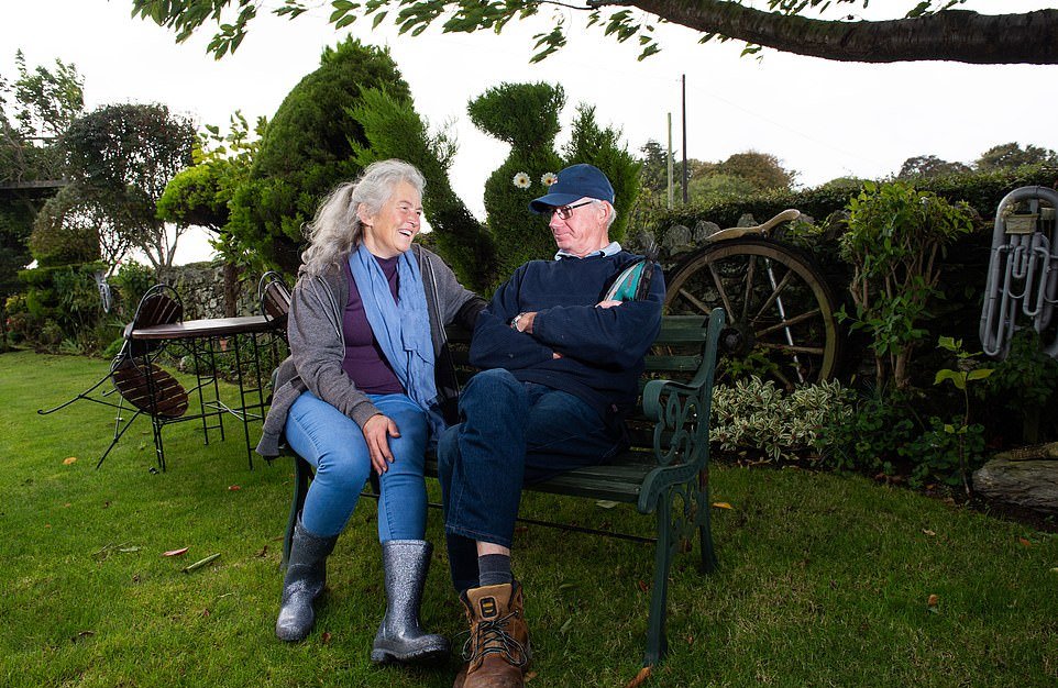 Британская супружеская пара уже 35 лет совершенствует свой сад