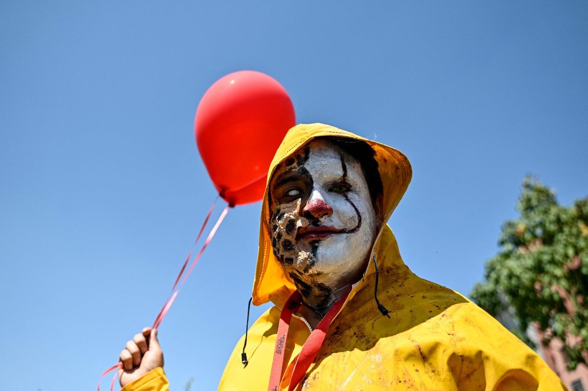 Ежегодный марш зомби прошел в столице Чили