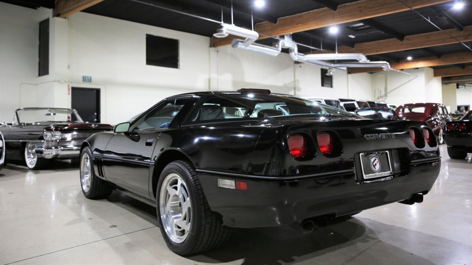 Два совершенно новых Corvette начала 1990-х