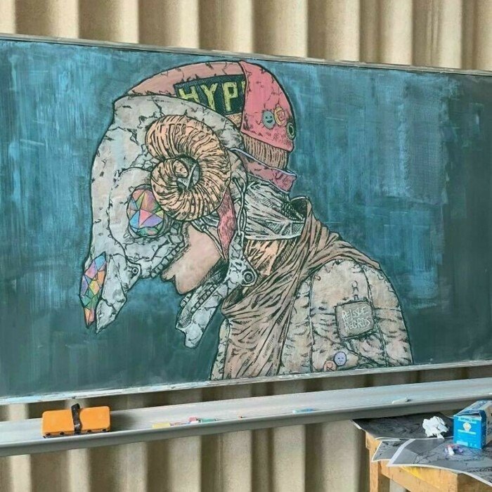 Крутые картины от учителя, который рисует мелом на школьной доске