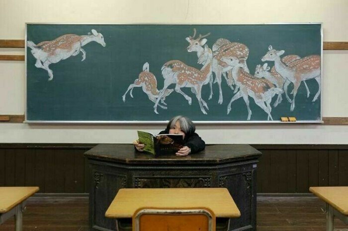 Крутые картины от учителя, который рисует мелом на школьной доске