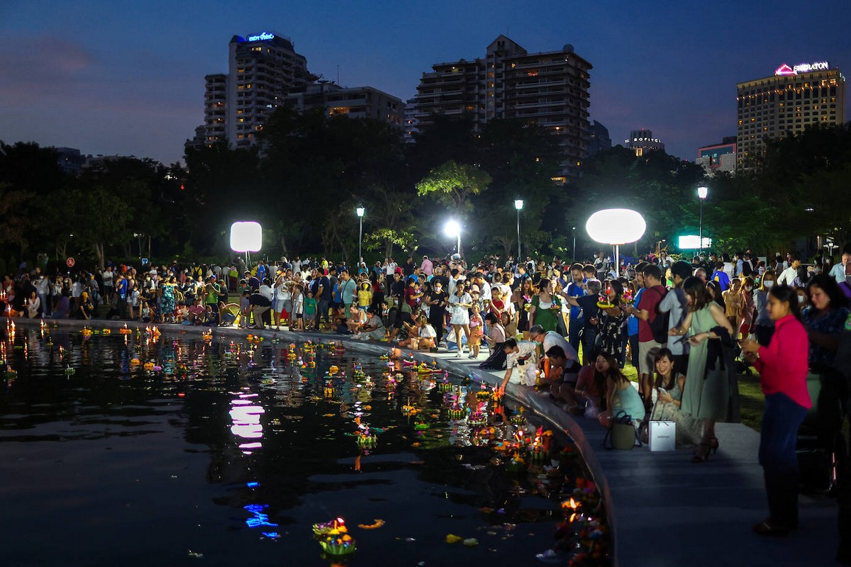 Фестиваль огней Лой Кратонг отметили в Таиланде