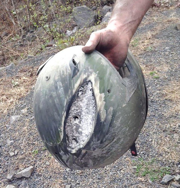 Фотографии шлемов после аварий, которые спасли людям жизнь
