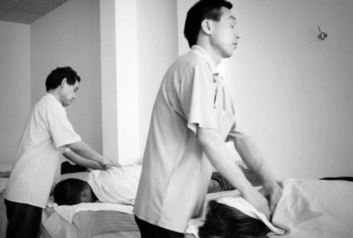 Почему в Корее только слепые могут работать массажистами