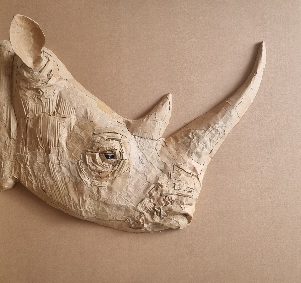 Реалистичные скульптуры животных из выброшенных материалов от Джоша Глюкштейна