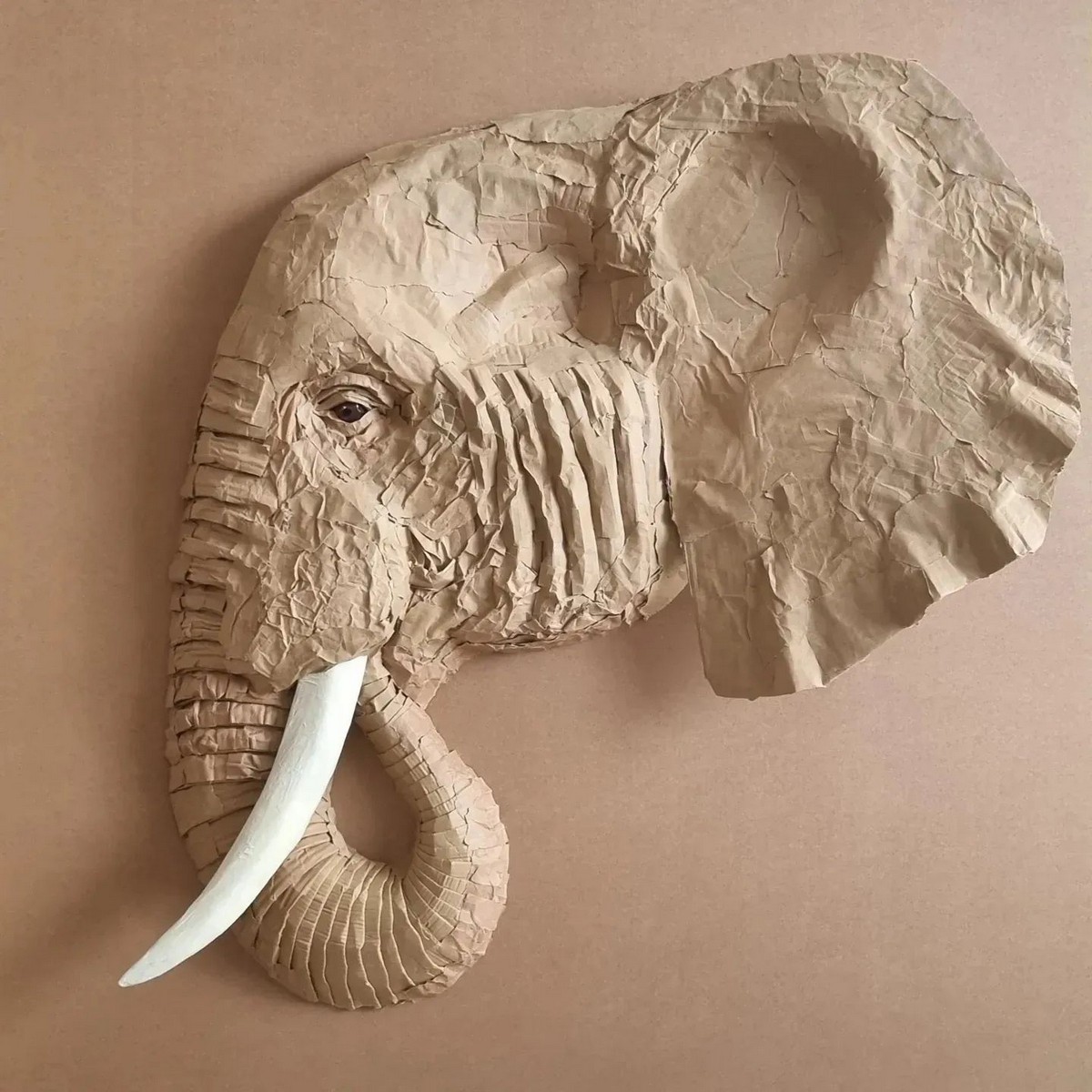 Реалистичные скульптуры животных из выброшенных материалов от Джоша Глюкштейна