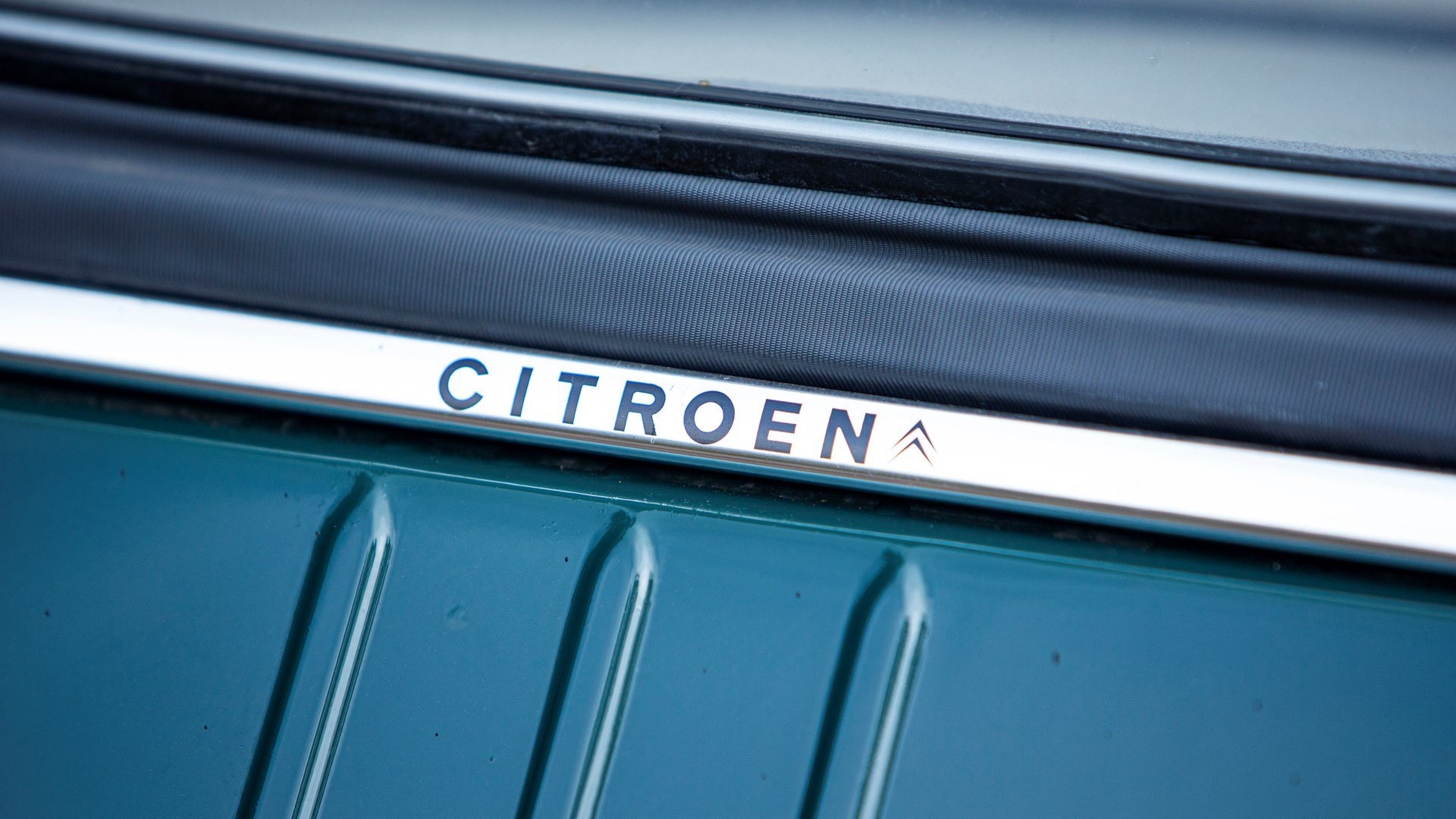 Редкий двухмоторный Citroen 2CV Sahara 4x4 1964 года