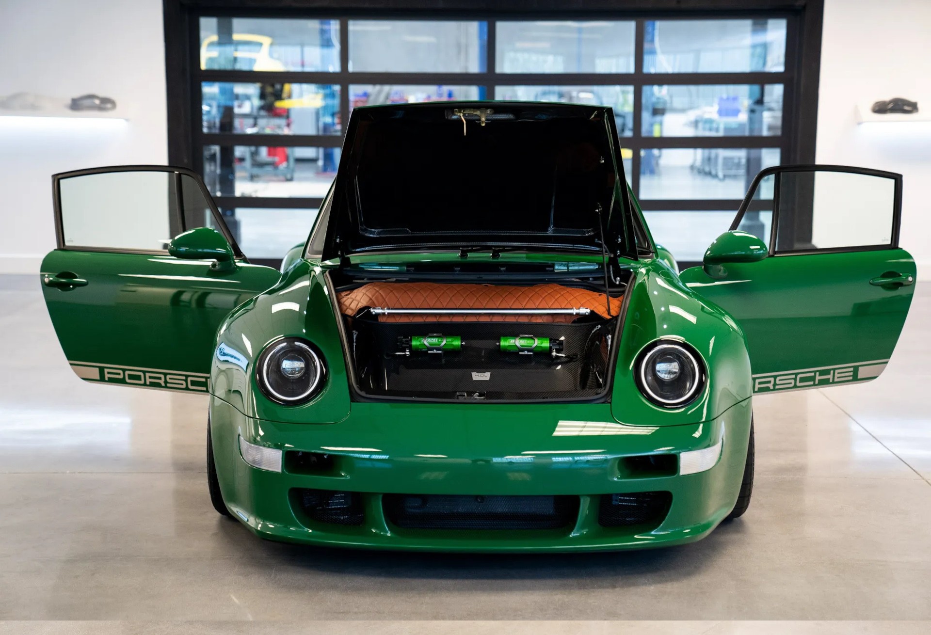 Идеальный рестомод Porsche 911 by Gunther Werks 2020 года